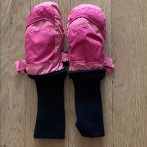 Little kid’s gloves